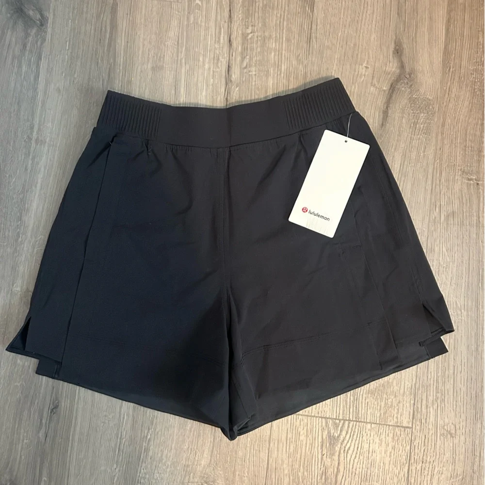 Lululemon stretch woven relaxed fit high rise shorts 4” - Picture 3 of 3